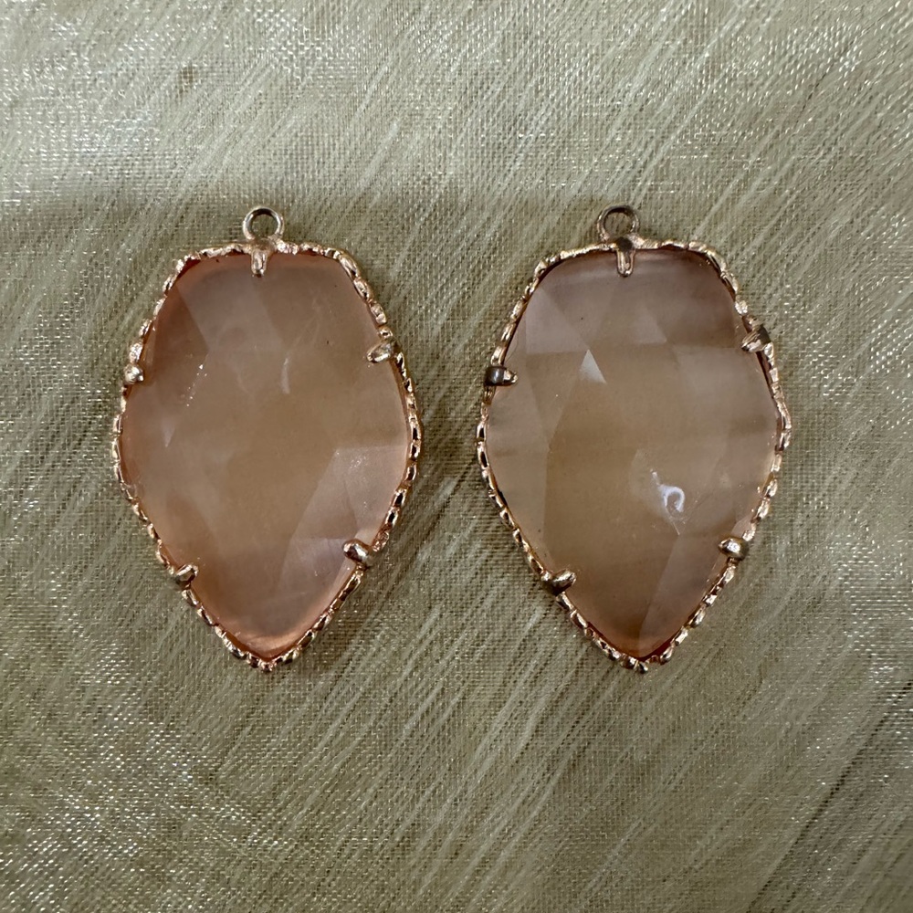 RARE - Rose Gold Kendra Scott Earrings.